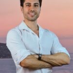 Bu kitap, aşkın büyüsünü ve dönüştürücü gölgesini bir arada anlatıyor