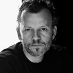 Barbaros Altuğ'un yeni romanı Uzun Bir Kışın En Karanlık Gecesi raflarda