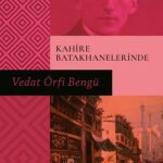 Kahire Batakhanelerinde, esrarengiz bir cinayetle başlayıp yine birtakım sırlarla dolu olaylarla dev...