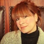 Yaprak Öz’den altmışlı yılların müzikleri, filmleri, kıyafetleriyle bezeli yepyeni bir macera