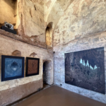 Özge Kahraman’ın “Karanlığın Hafızası” adlı ilk kişisel sergisi Haliç Sanat 2’de ziyarete açıldı