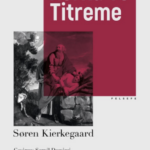 Korku ve Titreme, sadece teolojik bir deneme değil; aynı zamanda modern insanın anlam arayışına tutu...