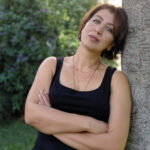 Hande Çiğdemoğlu'nun Yeni Kitabı “Göğsünün Tam Ortasında” Çıktı