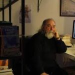 Barlas Özarıkça’nın Hay’ı, insanın yaşadığı çağla, şehirle ve kendi geçmişiyle kurduğu karmaşık iliş...