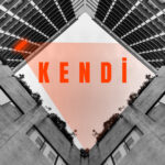 Elif Doğanay'ın kaleme aldığı tiyatro oyunu Kendi, modern dünyanın açmazlarını çarpıcı bir şekilde...