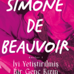Simone de Beauvoir ‘İyi Yetiştirilmiş Bir Genç Kızın Anıları’nda doğumundan yirmi bir yaşına dek, ge...