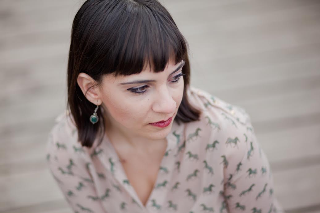 Senem Gökel:”Kapadım Kapıyı şiirleri ve resimleri aynı dönemi yansıttığından, şiirlerle resimleri bir araya getirme kararı aldım”