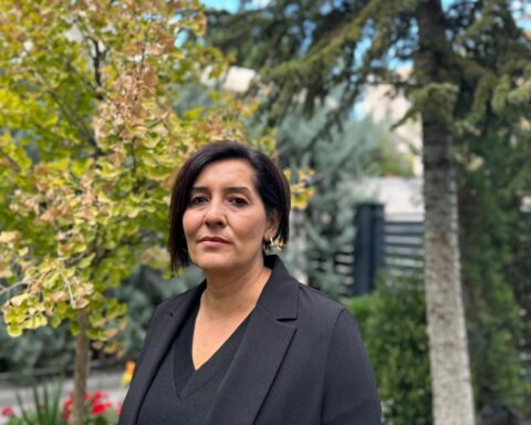 Sibel K. Türker’den aidiyet, keder ve direnç üzerine güçlü bir roman “Burada Kalmak”
