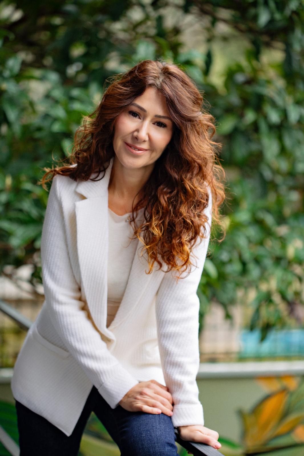 Panik Halinde Bir Hayat: Modern Kadının Görünmeyen Çöküşü  | Aynur Kulak