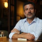Mert Demiray’ın ilk romanı “Siyah Ciltli Kitap”, Kırmızı Kedi Yayınları etiketiyle raflarda