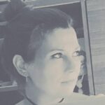 Arzu Bahar Bir Gece Yarısında okuru, hayatın gerçeklerini yeniden yaşamaya davet ediyor
